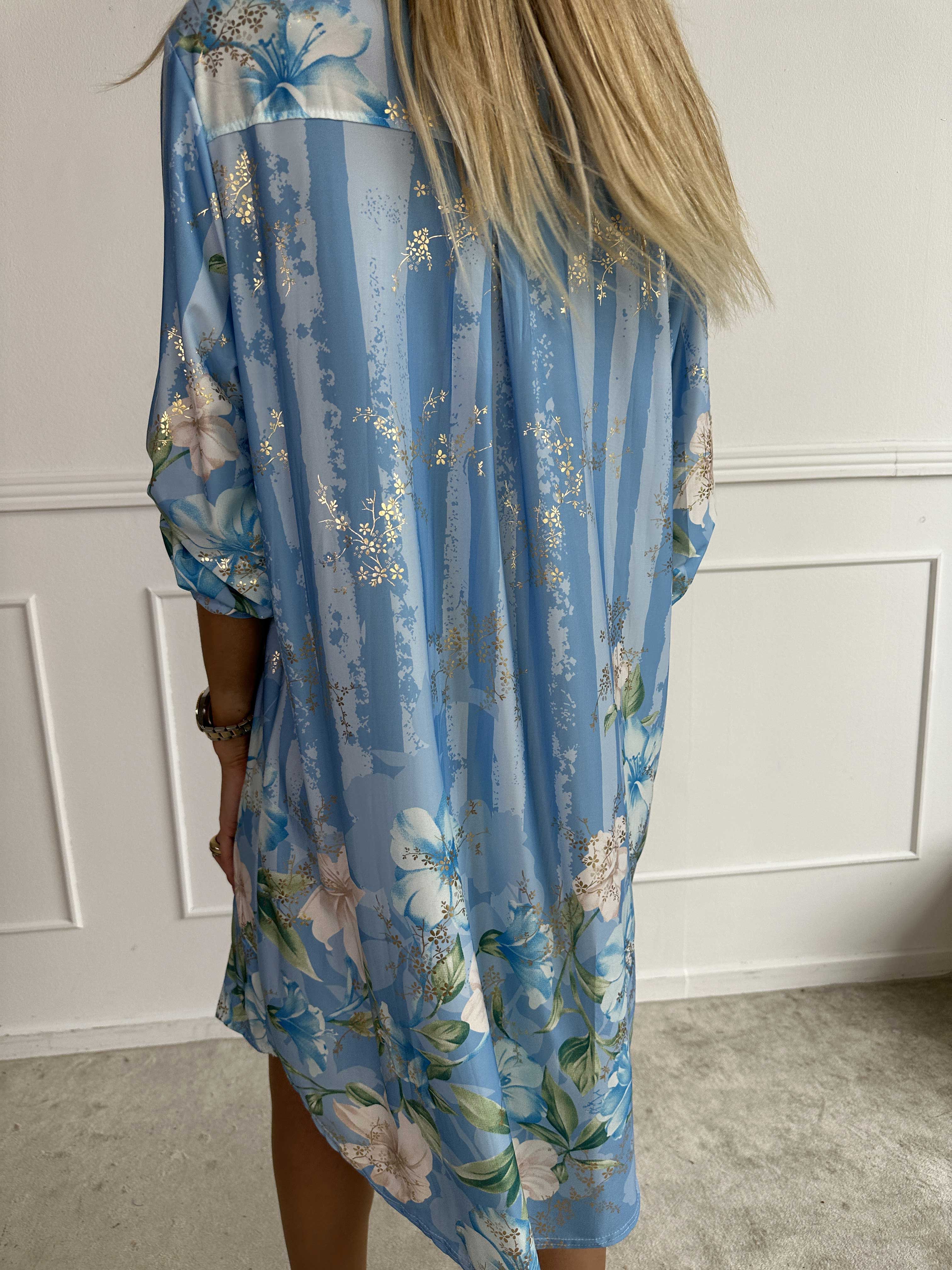 Ebba Floral Stripe Long - Elastisk blomstret kjole med guld detaljer